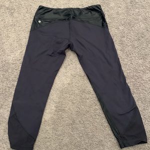 Vimmia navy capri length leggings - size Large